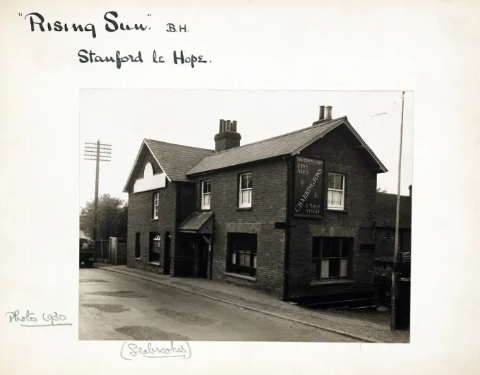 Framed Print : Photograph of Rising Sun PH, Stanford le Hope, Essex Framed Print : Photograph of Rising Sun PH, Stanford le Hope, Essex