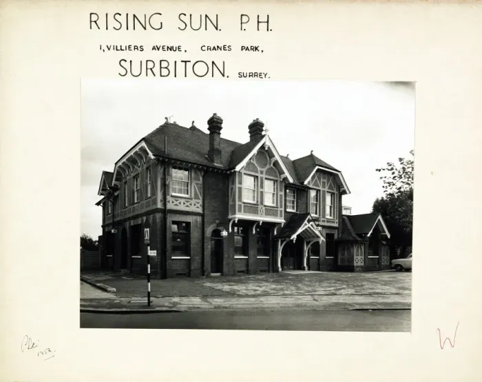Framed Print : Photograph of Rising Sun PH, Surbiton, Surrey Framed Print : Photograph of Rising Sun PH, Surbiton, Surrey