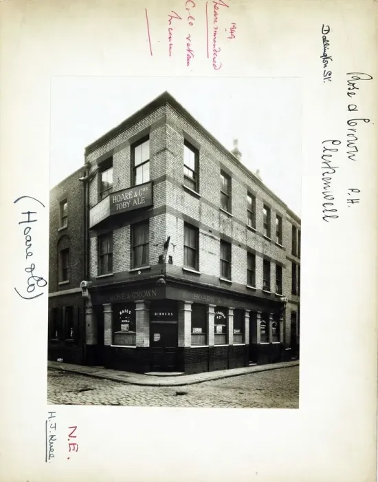 Framed Print : Photograph of Rose & Crown PH, Clerkenwell, London Framed Print : Photograph of Rose & Crown PH, Clerkenwell, London
