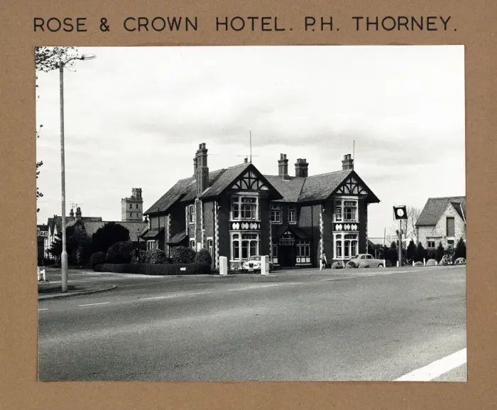 Framed Print : Photograph of Rose & Crown PH, Thorney, Cambridgeshire Framed Print : Photograph of Rose & Crown PH, Thorney, Cambridgeshire