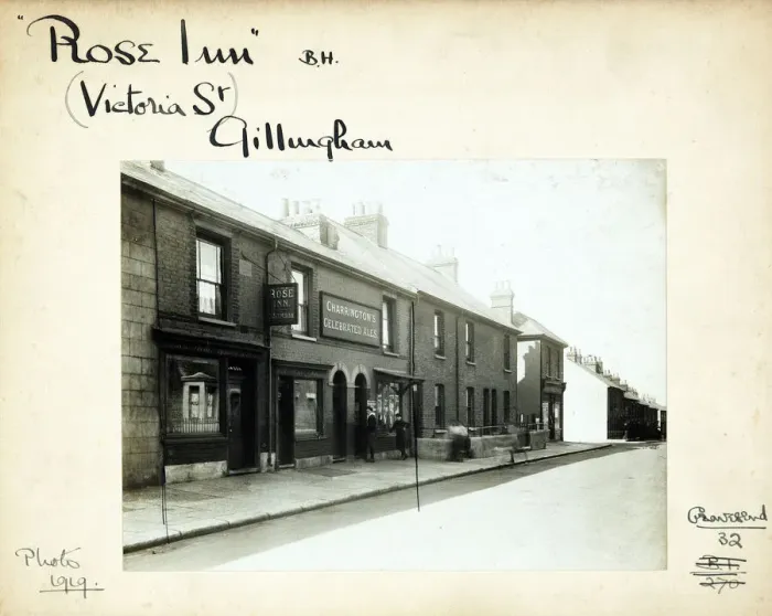 Framed Print : Photograph of Rose Inn, Gillingham (Old), Kent Framed Print : Photograph of Rose Inn, Gillingham (Old), Kent
