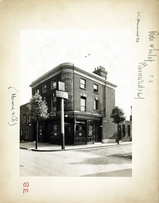 Framed Print : Photograph of Rose & Lily PH, Bermondsey, London Framed Print : Photograph of Rose & Lily PH, Bermondsey, London