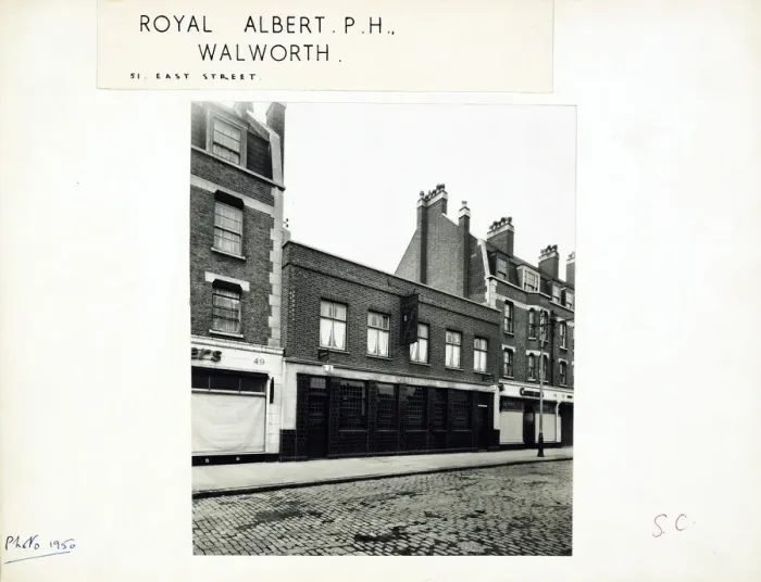 Framed Print : Photograph of Royal Albert PH, Walworth, London Framed Print : Photograph of Royal Albert PH, Walworth, London