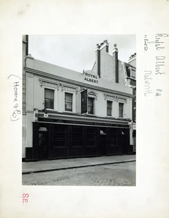 Framed Print : Photograph of Royal Albert PH, Walworth, London Framed Print : Photograph of Royal Albert PH, Walworth, London