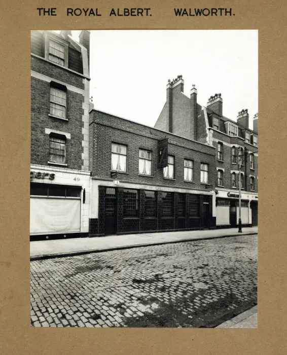 Framed Print : Photograph of Royal Albert PH, Walworth, London Framed Print : Photograph of Royal Albert PH, Walworth, London