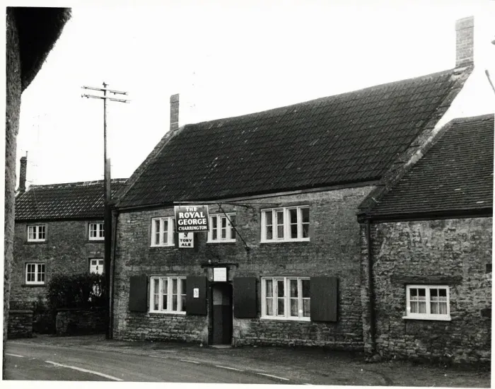 Framed Print : Photograph of Royal George PH, Yeovil, Somerset Framed Print : Photograph of Royal George PH, Yeovil, Somerset