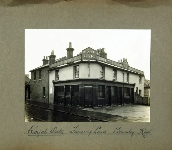 Framed Print : Photograph of Royal Oak PH, Bromley, Greater London Framed Print : Photograph of Royal Oak PH, Bromley, Greater London