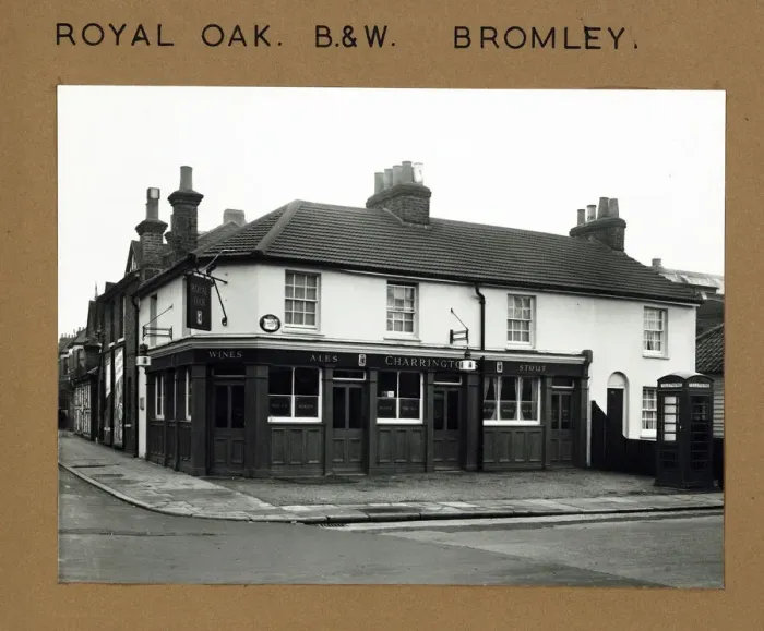 Framed Print : Photograph of Royal Oak PH, Bromley, Greater London Framed Print : Photograph of Royal Oak PH, Bromley, Greater London