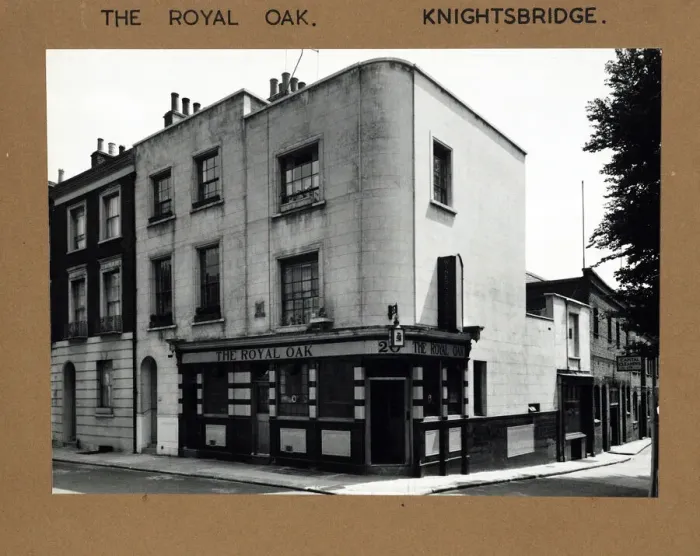 Framed Print : Photograph of Royal Oak PH, Knightsbridge, London Framed Print : Photograph of Royal Oak PH, Knightsbridge, London