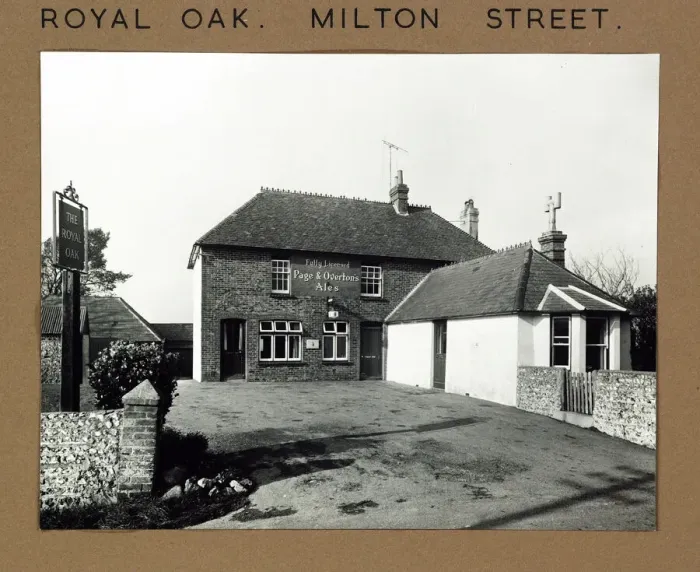 Framed Print : Photograph of Royal Oak PH, Milton Street, Sussex Framed Print : Photograph of Royal Oak PH, Milton Street, Sussex