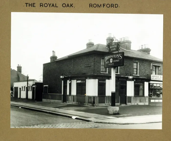 Framed Print : Photograph of Royal Oak PH, Romford, Essex Framed Print : Photograph of Royal Oak PH, Romford, Essex