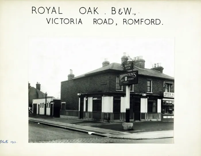 Framed Print : Photograph of Royal Oak PH, Romford, Essex Framed Print : Photograph of Royal Oak PH, Romford, Essex
