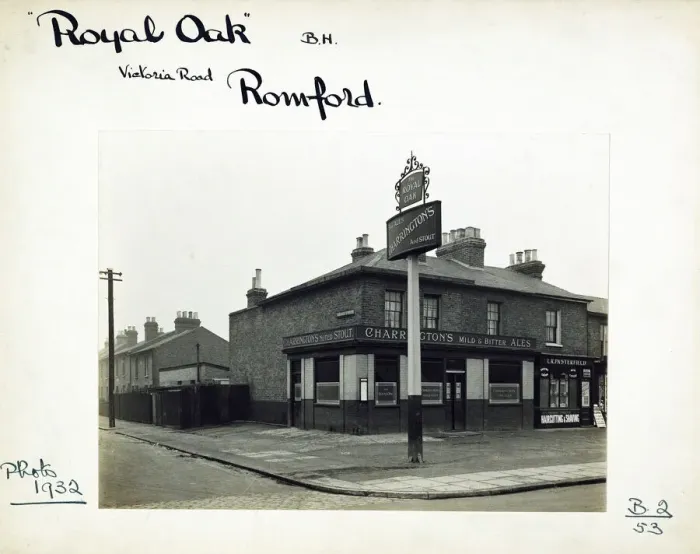 Framed Print : Photograph of Royal Oak PH, Romford, Essex Framed Print : Photograph of Royal Oak PH, Romford, Essex