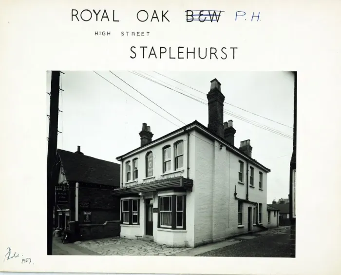 Framed Print : Photograph of Royal Oak PH, Staplehurst, Kent Framed Print : Photograph of Royal Oak PH, Staplehurst, Kent