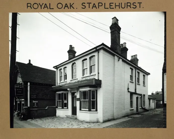 Framed Print : Photograph of Royal Oak PH, Staplehurst, Kent Framed Print : Photograph of Royal Oak PH, Staplehurst, Kent