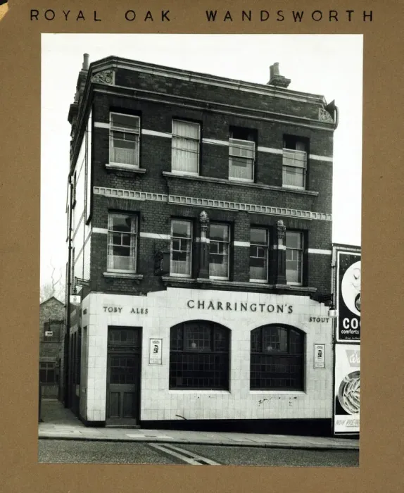 Framed Print : Photograph of Royal Oak PH, Wandsworth, London Framed Print : Photograph of Royal Oak PH, Wandsworth, London