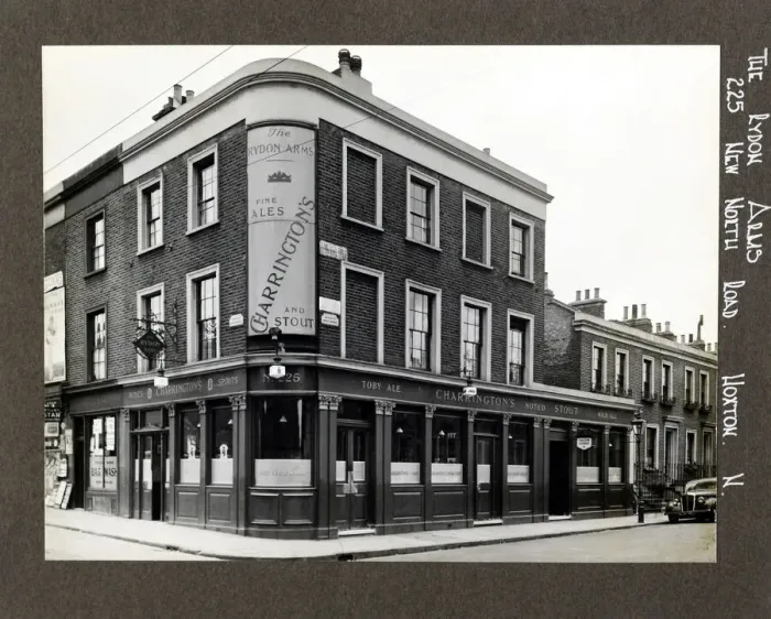 Framed Print : Photograph of Rydon Arms, Hoxton, London Framed Print : Photograph of Rydon Arms, Hoxton, London