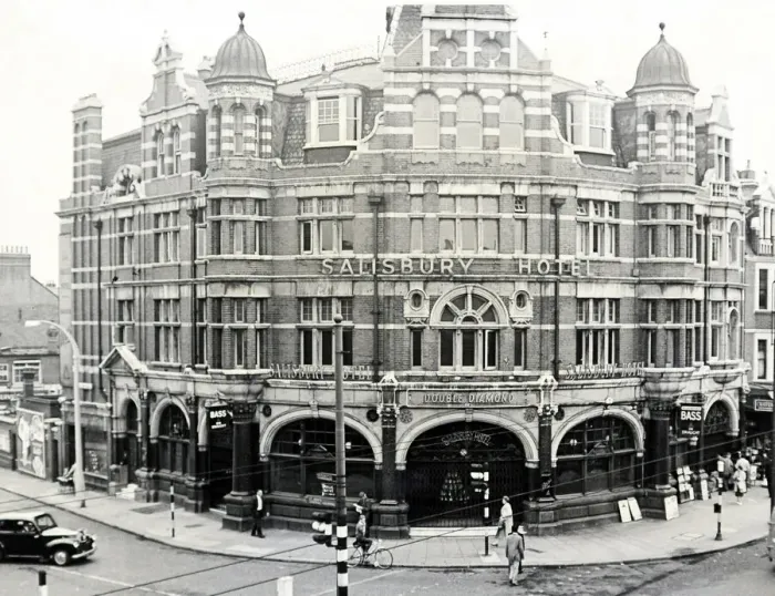 Framed Print : Photograph of Salisbury Hotel, Haringey, London Framed Print : Photograph of Salisbury Hotel, Haringey, London