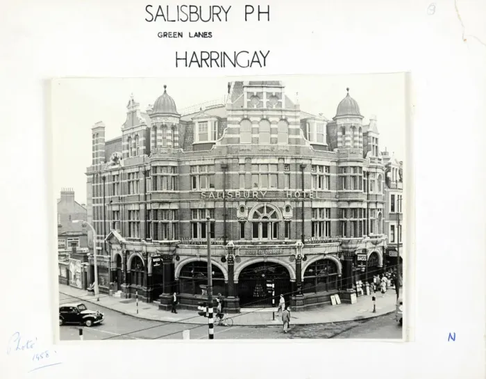 Framed Print : Photograph of Salisbury Hotel, Haringey, London Framed Print : Photograph of Salisbury Hotel, Haringey, London