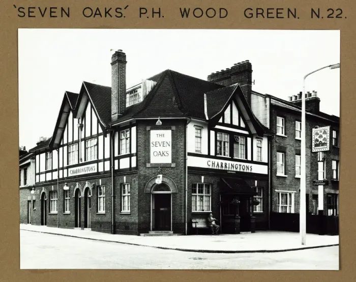 Framed Print : Photograph of Seven Oaks PH, Wood Green, London Framed Print : Photograph of Seven Oaks PH, Wood Green, London