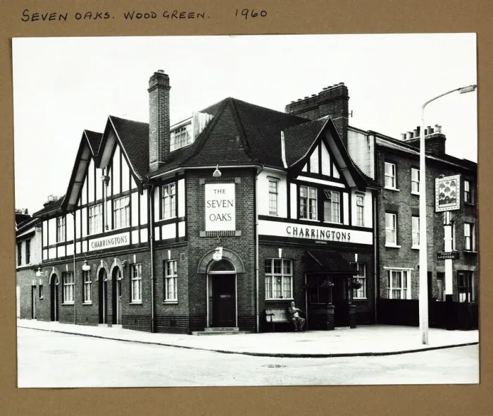 Framed Print : Photograph of Seven Oaks PH, Wood Green, London Framed Print : Photograph of Seven Oaks PH, Wood Green, London