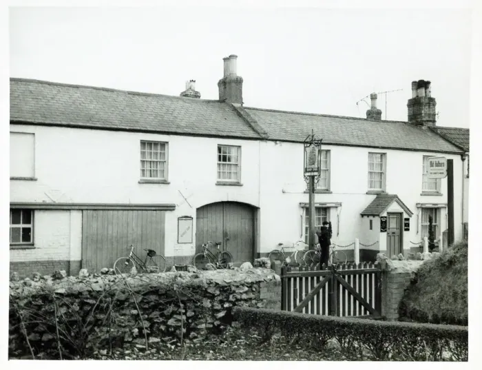 Framed Print : Photograph of Ship Inn, Chard, Somerset Framed Print : Photograph of Ship Inn, Chard, Somerset