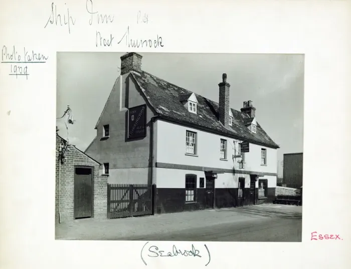 Framed Print : Photograph of Ship Inn, West Thurrock, Essex Framed Print : Photograph of Ship Inn, West Thurrock, Essex