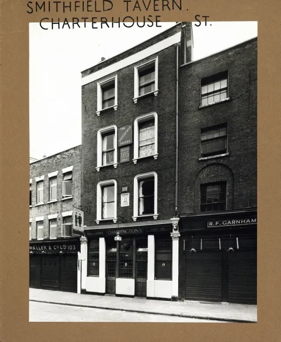Framed Print : Photograph of Smithfield Tavern, Smithfield Market, London Framed Print : Photograph of Smithfield Tavern, Smithfield Market, London
