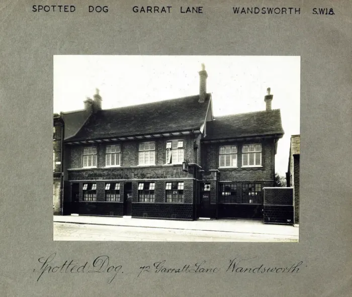 Framed Print : Photograph of Spotted Dog PH, Wandsworth, London Framed Print : Photograph of Spotted Dog PH, Wandsworth, London