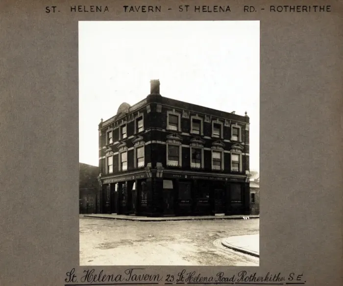 Framed Print : Photograph of St Helena Tavern, Rotherhithe, London Framed Print : Photograph of St Helena Tavern, Rotherhithe, London