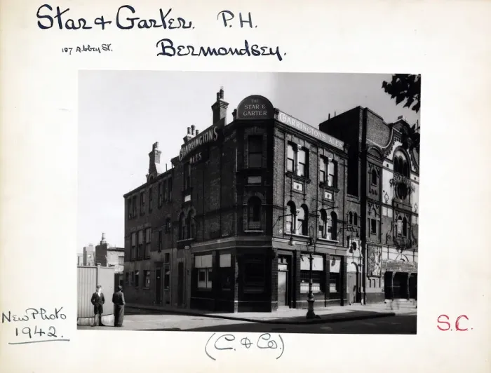 Framed Print : Photograph of Star & Garter PH, Bermondsey, London Framed Print : Photograph of Star & Garter PH, Bermondsey, London