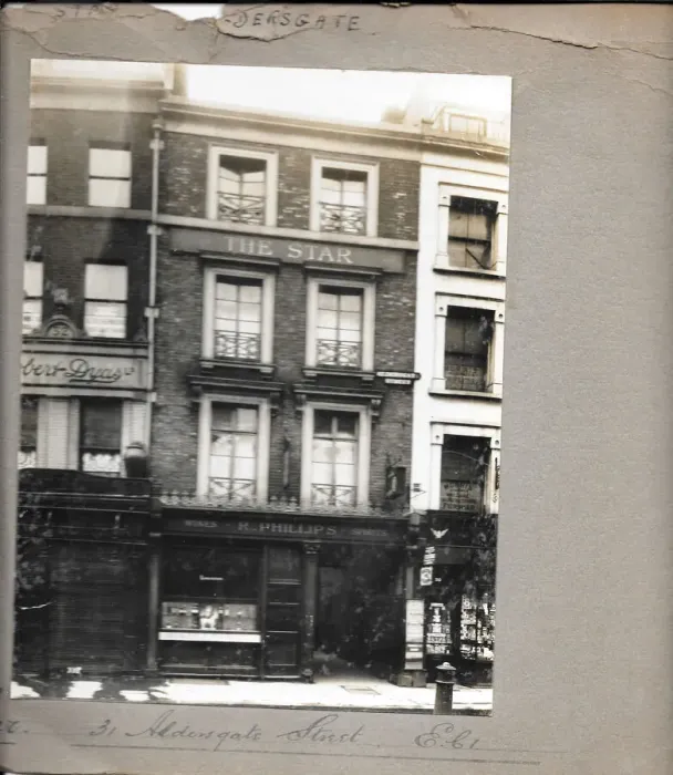 Framed Print : Photograph of Star PH, Aldersgate, London Framed Print : Photograph of Star PH, Aldersgate, London