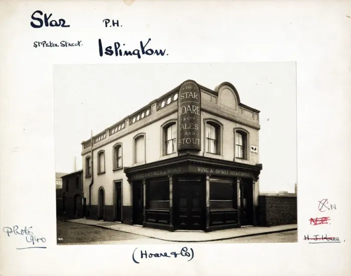 Framed Print : Photograph of Star PH, Islington, London Framed Print : Photograph of Star PH, Islington, London