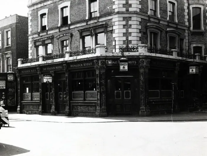 Framed Print : Photograph of Station Hotel, Notting Hill, London Framed Print : Photograph of Station Hotel, Notting Hill, London