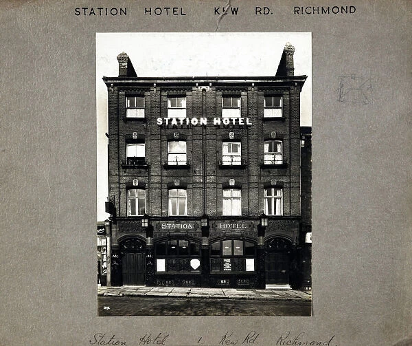 Photograph of Station Hotel, Richmond, Greater London