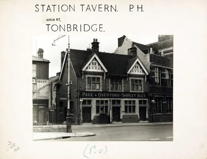 Framed Print : Photograph of Station Tavern, Tonbridge, Kent Framed Print : Photograph of Station Tavern, Tonbridge, Kent