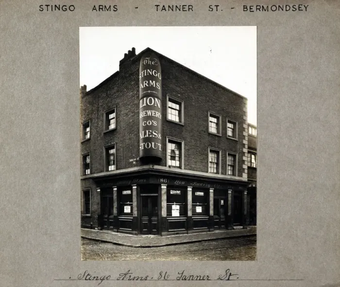 Framed Print : Photograph of Stingo Arms, Bermondsey, London Framed Print : Photograph of Stingo Arms, Bermondsey, London