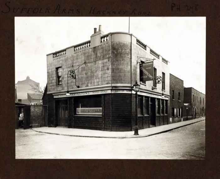 Framed Print : Photograph of Suffolk Arms, Hackney, London Framed Print : Photograph of Suffolk Arms, Hackney, London