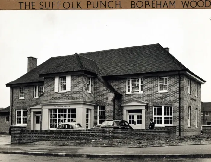 Framed Print : Photograph of Suffolk Punch PH, Borehamwood, Hertfordshire Framed Print : Photograph of Suffolk Punch PH, Borehamwood, Hertfordshire