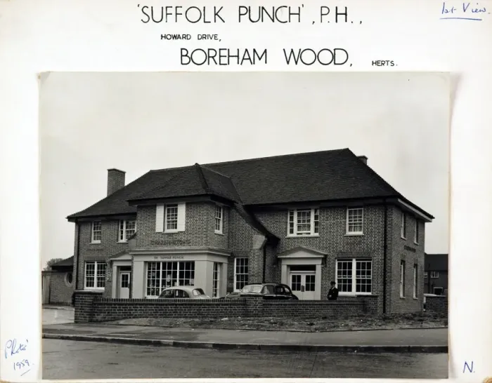 Framed Print : Photograph of Suffolk Punch PH, Borehamwood, Hertfordshire Framed Print : Photograph of Suffolk Punch PH, Borehamwood, Hertfordshire