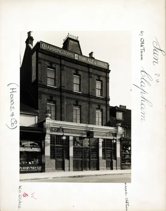 Framed Print : Photograph of Sun PH, Clapham, London Framed Print : Photograph of Sun PH, Clapham, London