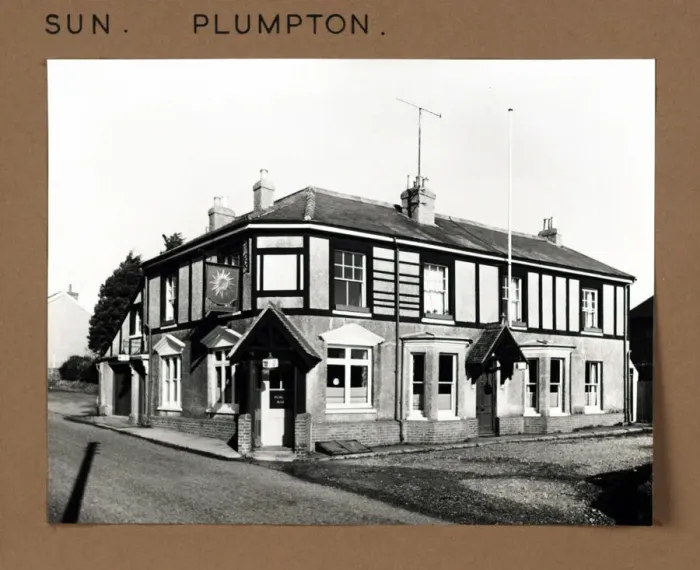 Framed Print : Photograph of Sun PH, Plumpton, Sussex Framed Print : Photograph of Sun PH, Plumpton, Sussex