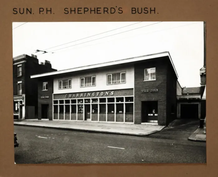 Framed Print : Photograph of Sun PH, Shepherds Bush (New), London Framed Print : Photograph of Sun PH, Shepherds Bush (New), London