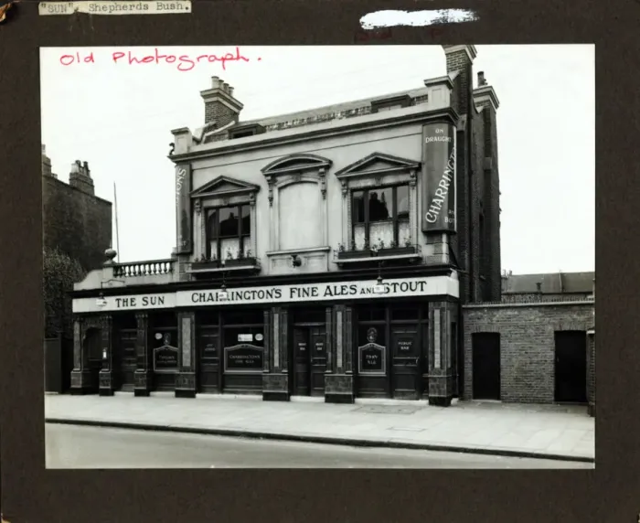 Framed Print : Photograph of Sun PH, Shepherds Bush (Old), London Framed Print : Photograph of Sun PH, Shepherds Bush (Old), London