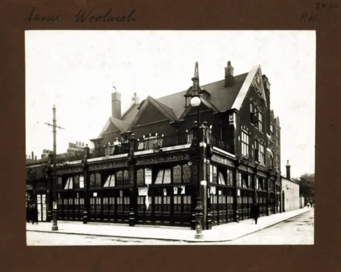 Framed Print : Photograph of Sussex Arms, Woolwich, London Framed Print : Photograph of Sussex Arms, Woolwich, London