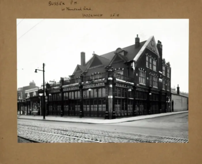 Framed Print : Photograph of Sussex Arms, Woolwich, London Framed Print : Photograph of Sussex Arms, Woolwich, London