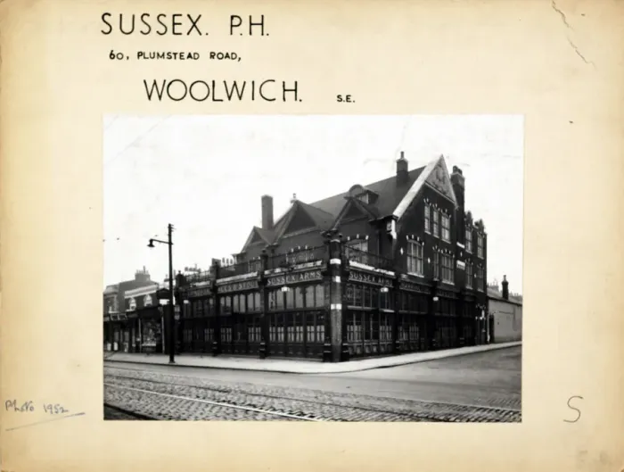 Framed Print : Photograph of Sussex Arms, Woolwich, London Framed Print : Photograph of Sussex Arms, Woolwich, London