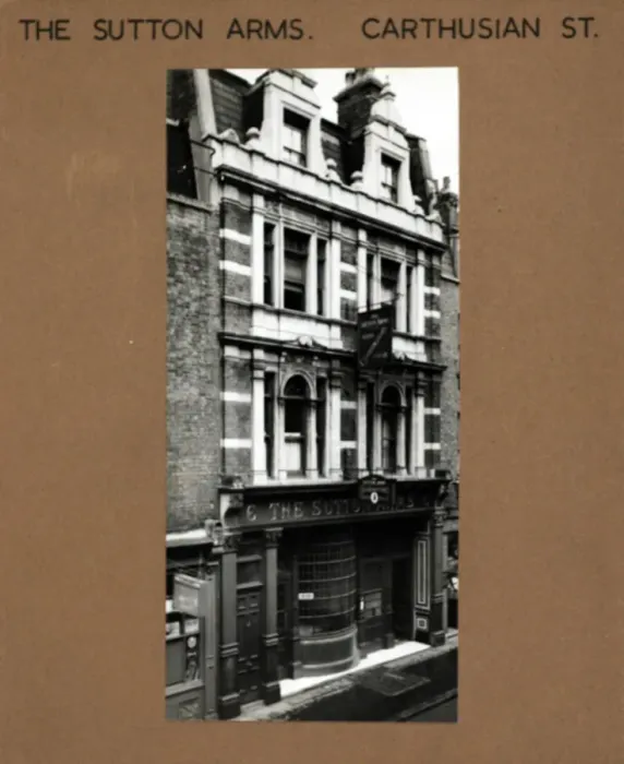 Framed Print : Photograph of Sutton Arms, Aldersgate, London Framed Print : Photograph of Sutton Arms, Aldersgate, London