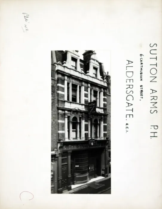 Framed Print : Photograph of Sutton Arms, Aldersgate, London Framed Print : Photograph of Sutton Arms, Aldersgate, London