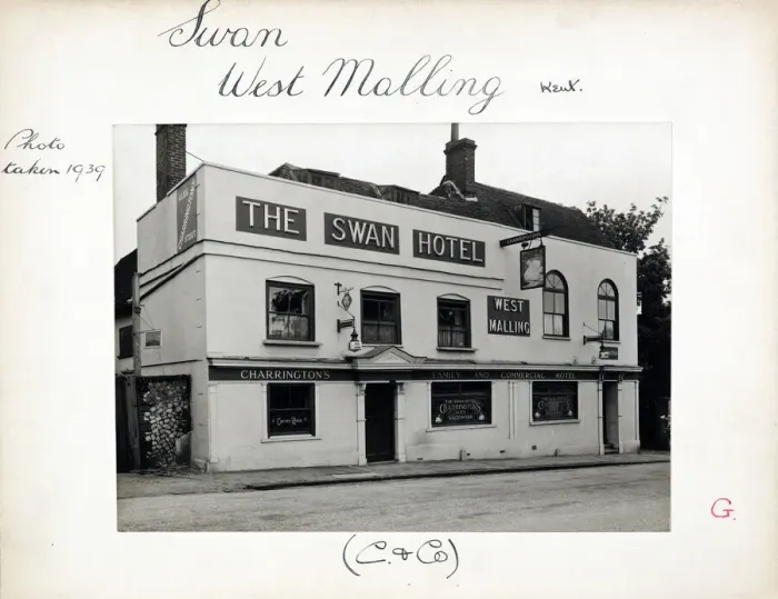 Framed Print : Photograph of Swan Hotel, West Malling, Kent Framed Print : Photograph of Swan Hotel, West Malling, Kent